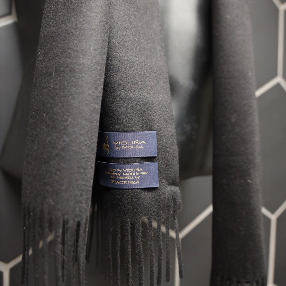 Sol Vicuña Scarf Black (New) 100%